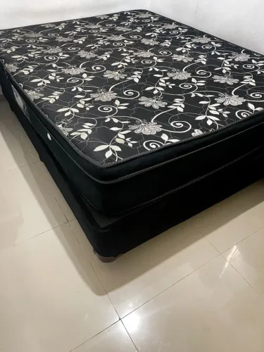 Cama de Casal Queen