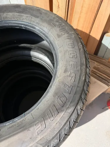 Pneus em bom estado, da Hilux