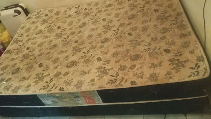 Cama e colchão