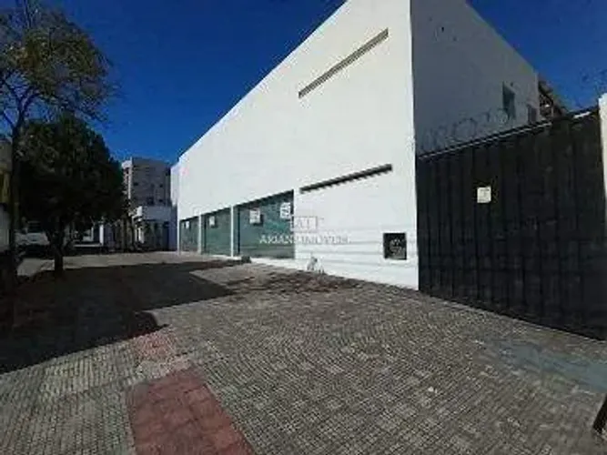 Loja de 300m² para locação com elevador