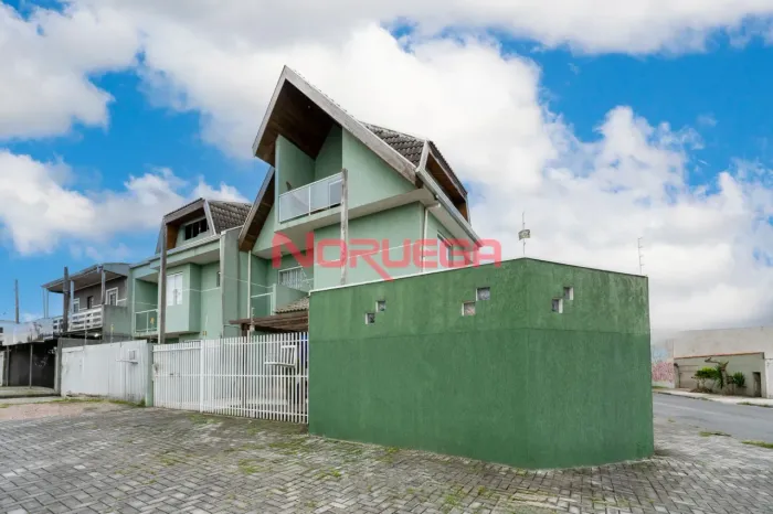 Sobrado com 2 quartos à Venda no Bairro Sitío Cercado Curitiba