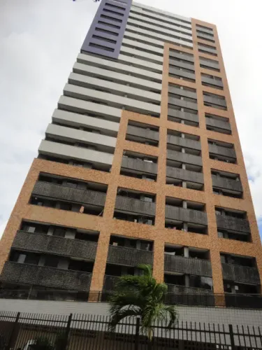 Ótima localização, 03 quartos (Sendo 02 suítes com armários e 01 dormitório), varanda na s
