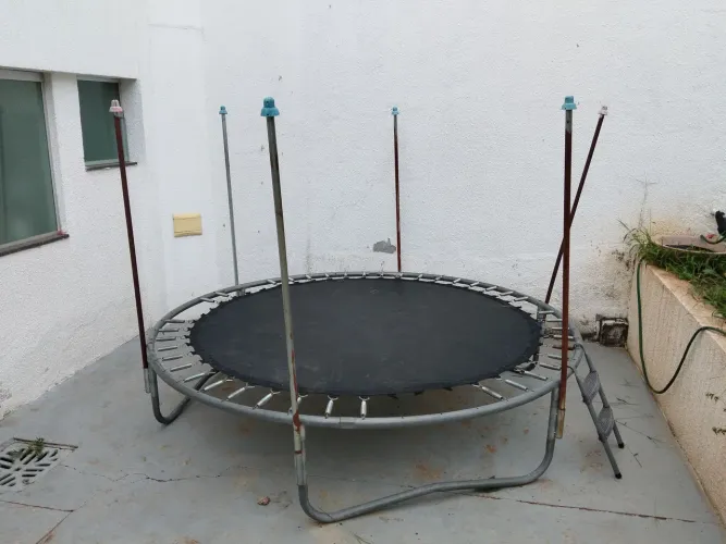 Vendo Cama Elástica 2,40m - Necessário Reparo