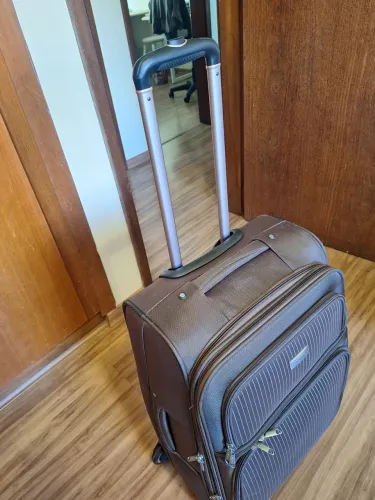Mala de viagem média Sestine em perfeitas condições 