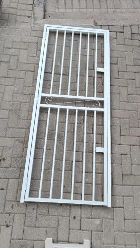 Grade de proteção de porta