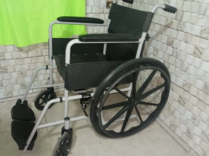 Cadeira de rodas + Cadeira de banho 