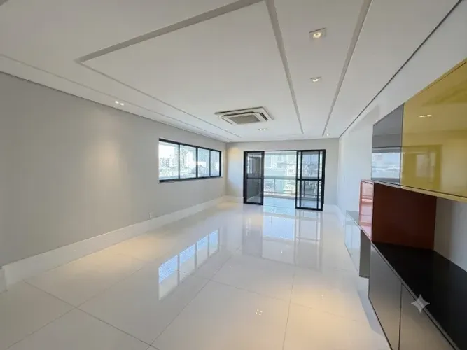 Sofisticado apartamento no Ed. Wing