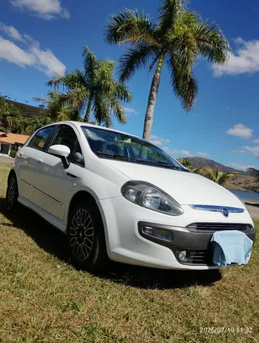 Fiat Punto Sporting Dualogic 1.8 Flex 16V 5P 2013