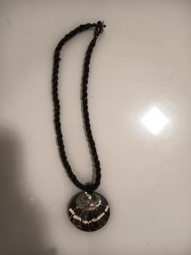 Colar preto 