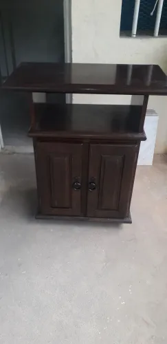 Rack para TV em madeira em excelente estado de conservação 