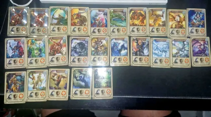 25 cartas Dragomania Elma Chips contendo 2 Prateadas