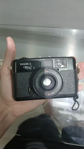 Câmera Analógica Yashica ME1 35mm - Lente 38mm f/2.8