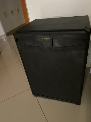 Vendo Frigobar Electrolux preto!! 
