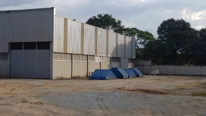 Excelente galpão com terreno de 5.300 M2 com escritório e pátio