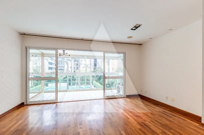 Apartamento à venda em Condomínio Clube na Vila Olímpia
