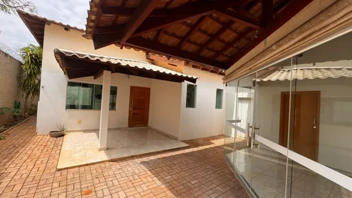 Alugo uma casa próximo do Parque dos Poderes