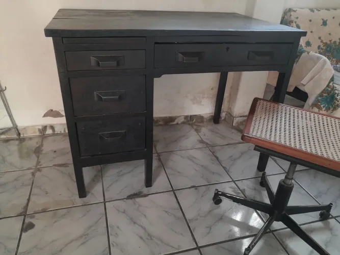 Escrivaninha antiga com cadeira anos 40/50