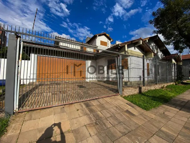 Casa Comercial em Jardim Itu, Porto Alegre | 230m² para Locação