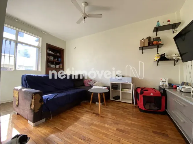 Apartamento de 3 quartos e 1 vaga livre (que pode caber dois carros) no bairro Carmo/Sion.