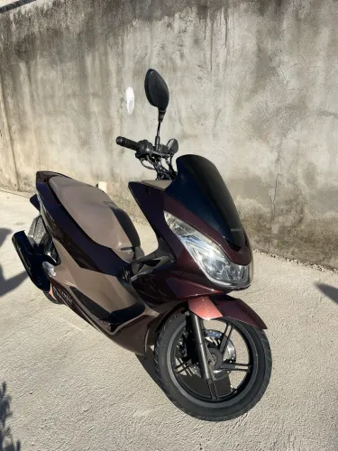 PCX 2018, DLX  