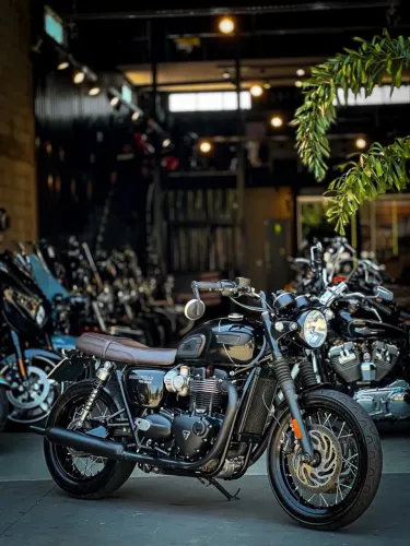 TRIUMPH BONNEVILLE T120 BLACK 2023