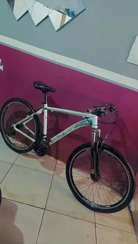 Vendo bicicleta toda de aluminio aro 26 de marcha baike top 