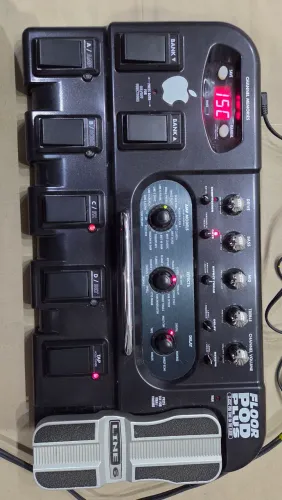Pedaleira Line 6 Floor POD Plus - Excelente Estado!