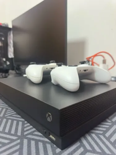 Xbox One X 1TB