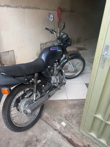 Moto boa bem conservada