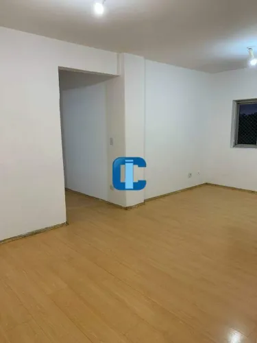 Apartamento localizado na Vila Leopoldina, na Rua Carlos Weber, em uma região valorizada e