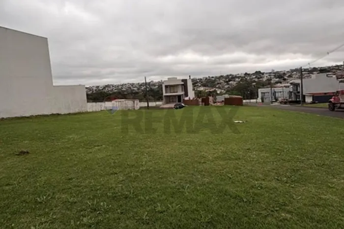 Terreno à venda no Condomínio Colina do Lago, Cascavel
