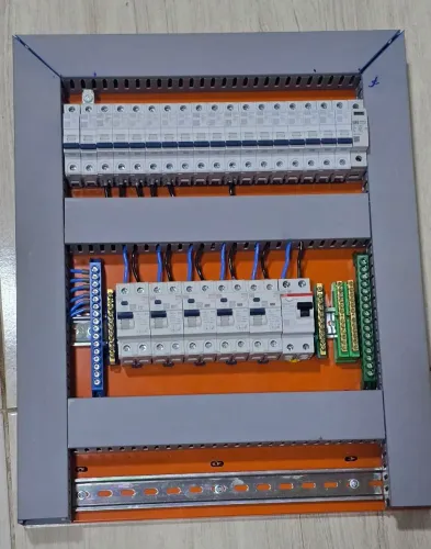 Montagem de Quadros elétricos residenciais e industriais.