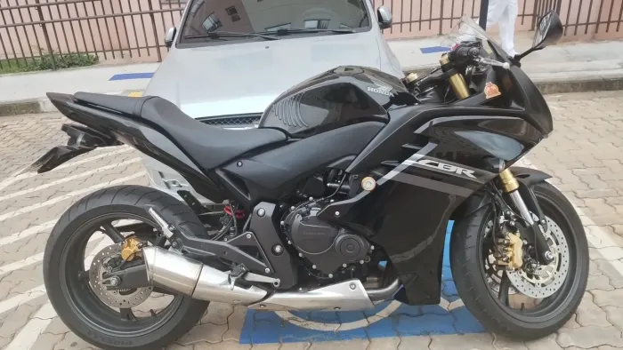 CBR 600F MUITO CONSERVADA COM BAIXO KM