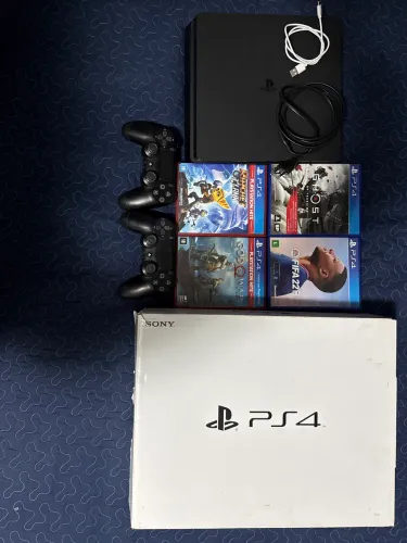 PlayStation 4 Slim completo dois controles + Jogos