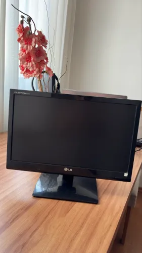 Monitor LG Flatron E1941C 18,5? LED LCD Wide VGA - Funcionando Perfeitamente