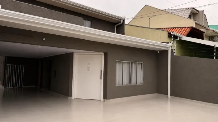 Casa com 5 Quartos, 2 Suítes, Churrasqueira e Garagem para 3 Carros no Sítio Cercado