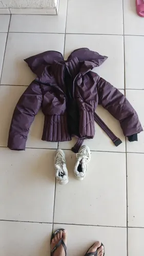 Jaqueta e tênis feminino DESAPEGO