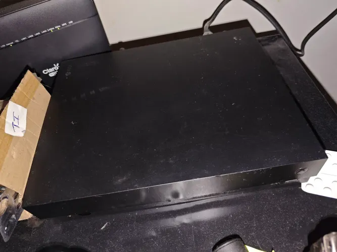 XBOX ONE X 1TB DE ARMAZENAMENTO 2 CONTROLES E JOGOS MÍDIA FÍSICA