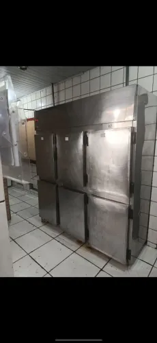 Vendo Geladeira Inox 6 portas industrial