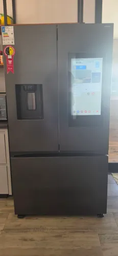 Refrigerador Samsung Side-by-Side 707 Litros, com display LCD e Sound Bar Inox Preto