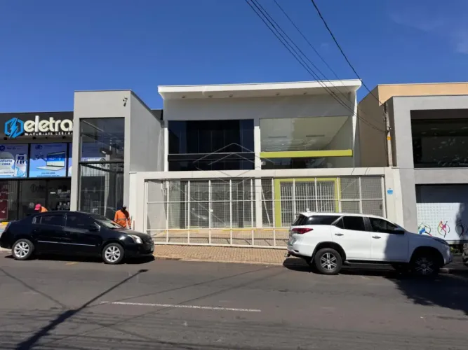 Lindo prédio comercial na Araujo Leite