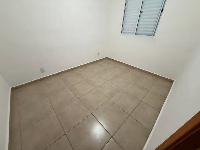 Alugo apartamento térreo sem área privativa 42m  jardim do lago 