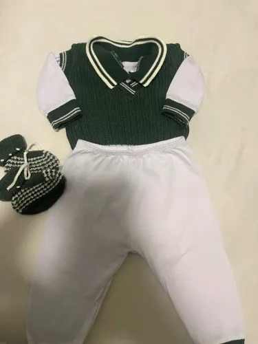 Saída Maternidade Verde Musgo em Tricô - Kit Completo para Bebê ? 