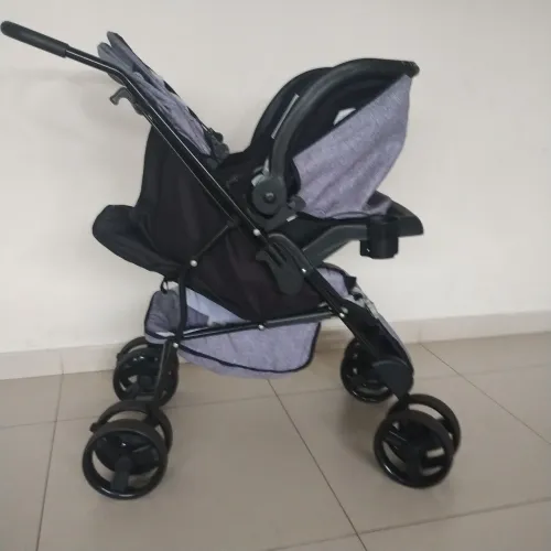 Carrinho de bebê + bebê conforto!