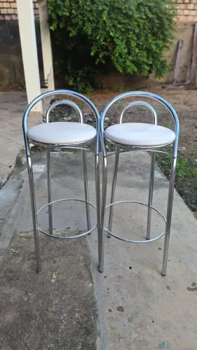 Vendo Banquetas em alumínio 