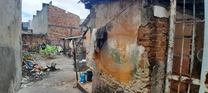 Terreno Amplo no Bairro Cirurgia com Casebre e Venda Somente à Vista