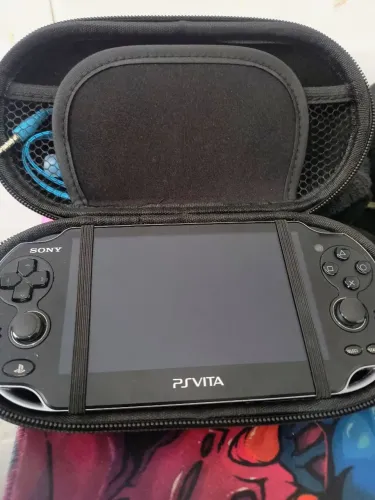 PSVITA OLED - Desbloqueado e com 32GB + Estojo de Transporte