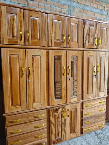 Guarda roupa de casal 6 portas todo de madeira de lei entrega grátis 