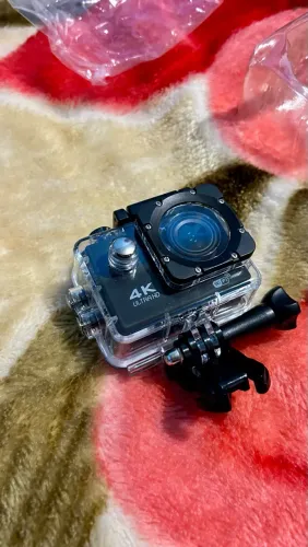 Vendo câmera profissional 4K SPORTS, a prova da água, 16 mega pixels, 4K 30 FPS, WI-FI.