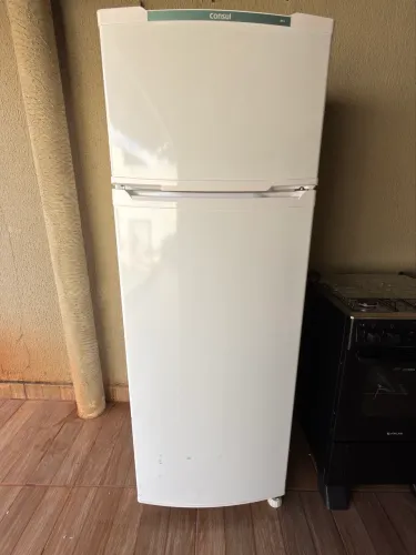 Vende-se geladeira consul